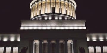 Government Shutdown Looms: Impact on US Essential Services - Cover Image