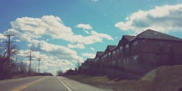 Rising Interest Rates Impact on US Housing Market: Expert Analysis - Cover Image